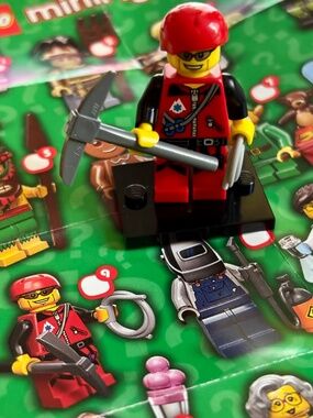 Series 11 "Mountain Climber" col11-9 with stand, accessories & pamphlet.